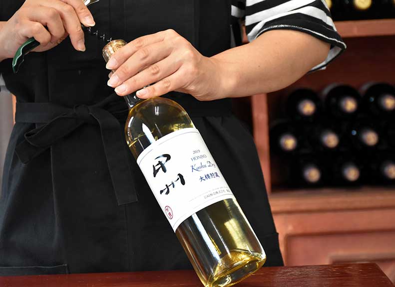 縣內的餐廳也有可以享受葡萄酒