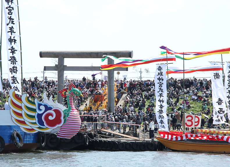 午年（Umadoshi）期間的活動會更加盛大每年例行的神幸祭