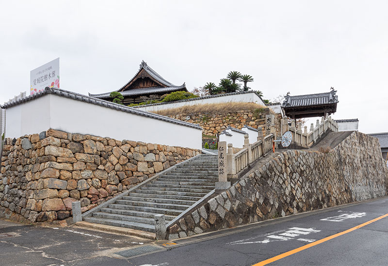 覚城院