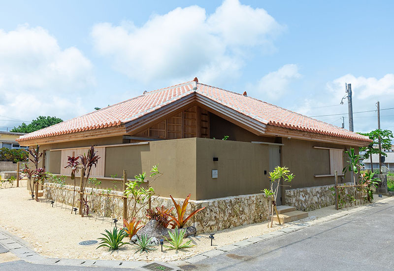 Shiraho Villa Square Court